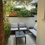 Silverhome Apartment *
